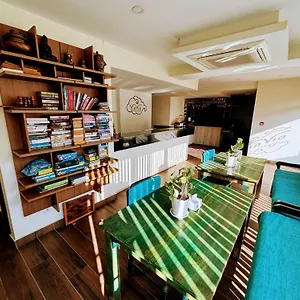 Отель Viavia Boutique -